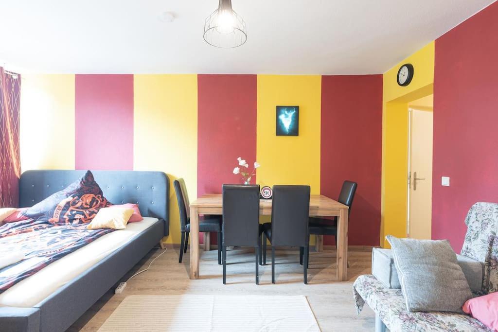 - Magical Harry Potter Apartment In Duisburg - 2 Mins Central Station Hbf - Kingsize Bed & Netflix - Bagian luar foto