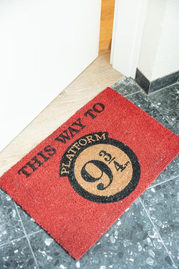 - Magical Harry Potter Apartment In Duisburg - 2 Mins Central Station Hbf - Kingsize Bed & Netflix - Bagian luar foto